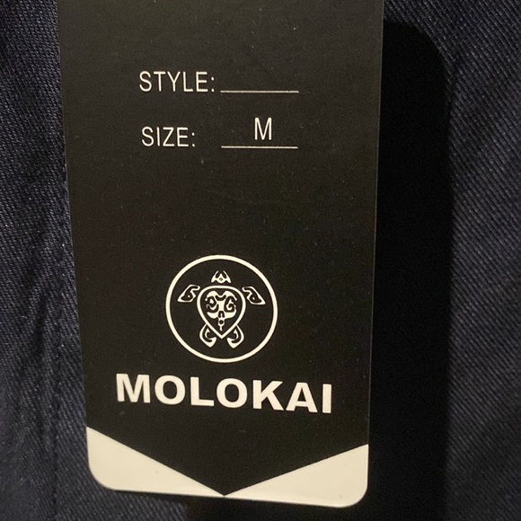 Molokai button up top with giraffes! Super cute! NWT - Picture 3 of 3